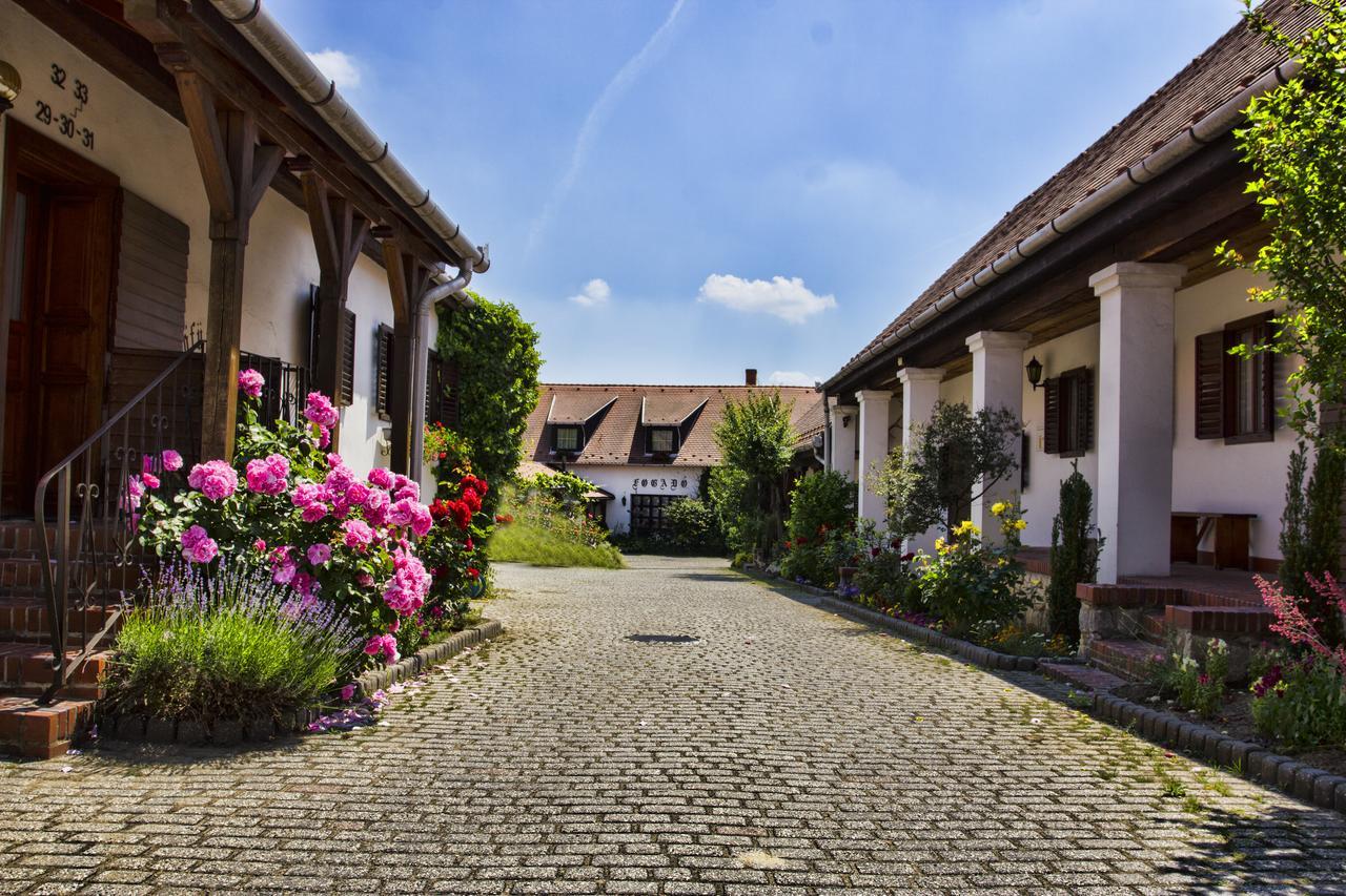 Hotel Fogado Az Oreg Preshez Mór Exteriér fotografie